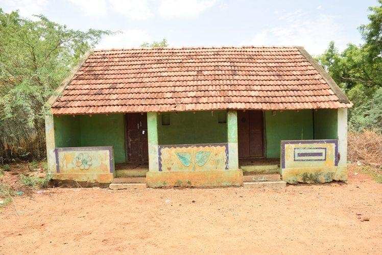 Image representing the answer: ஓடு